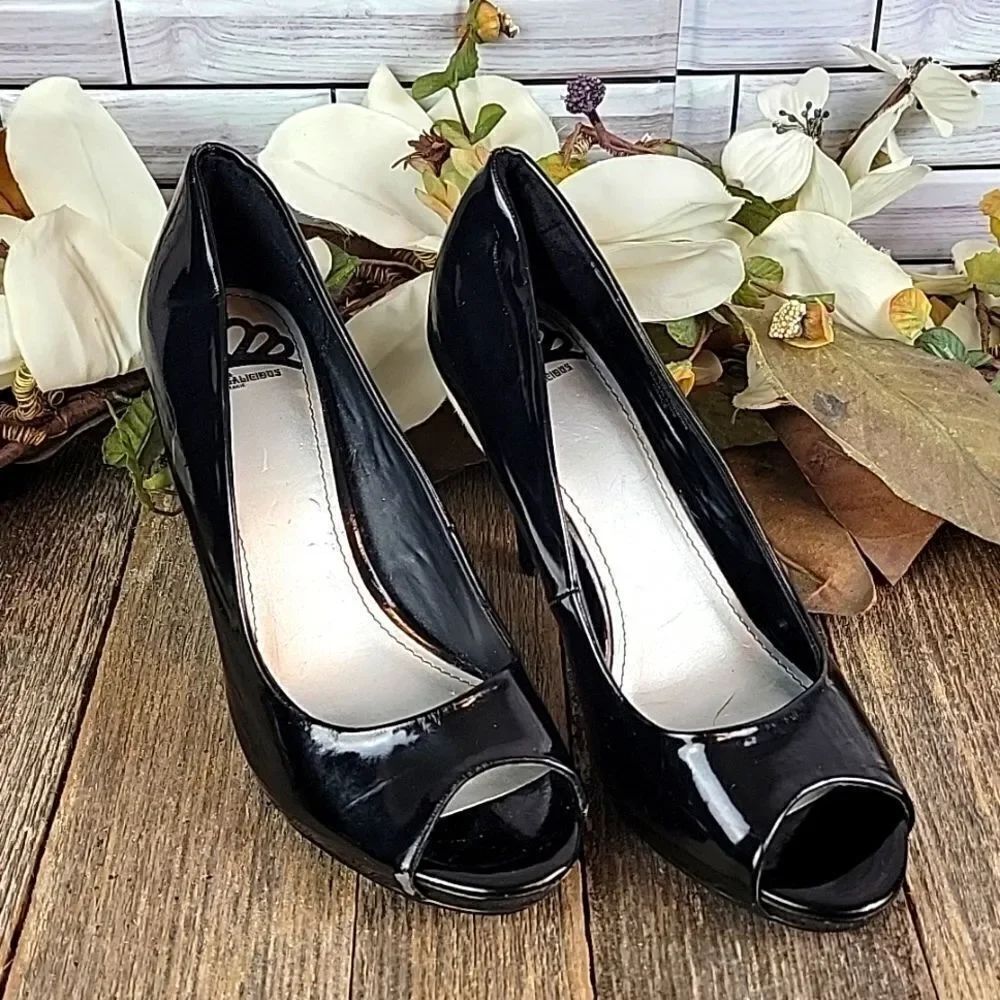 Fergaliscious by Fergie Grace heeled pumps Black Patent Womens Size 9M